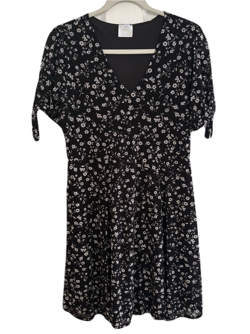Siren Lily Black Floral V-Neck Midi Dress
